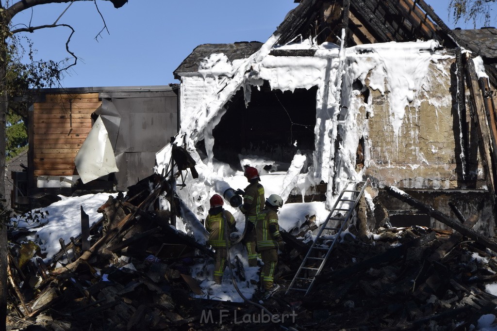 Grossfeuer Einfamilienhaus Siegburg Muehlengrabenstr P1418.JPG - Miklos Laubert